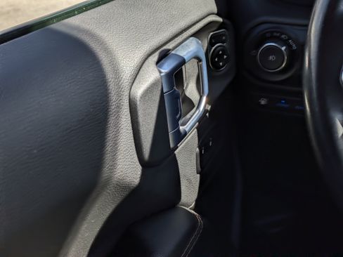 Used 2021 Jeep Wrangler Unlimited Sahara image 23