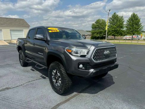 Used 2019 Toyota Tacoma TRD Off-Road AWD/4WD image 7