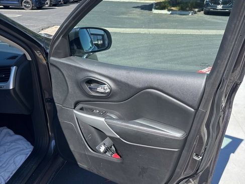 Used 2018 Jeep Cherokee Latitude Plus w/ Cold Weather Group image 42