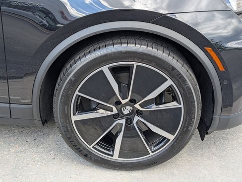 Certified 2025 Porsche Macan Electric image 32