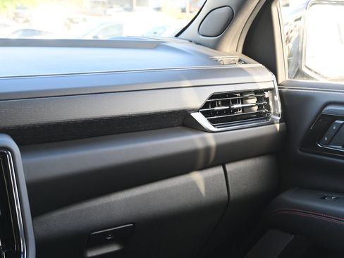 Certified 2026 GMC Yukon AT4 Ultimate AWD/4WD image 8