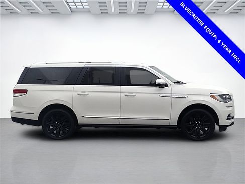 Certified 2024 Lincoln Navigator L Reserve image 2