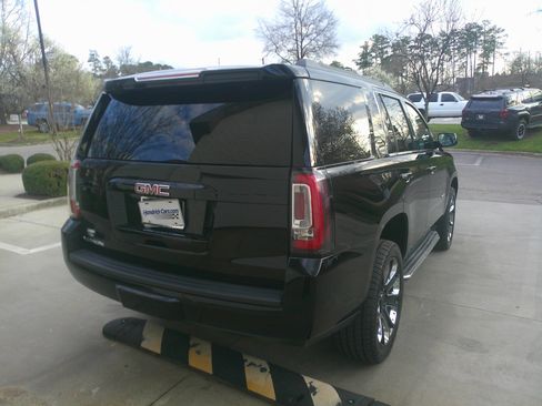 Used 2018 GMC Yukon SLT image 11