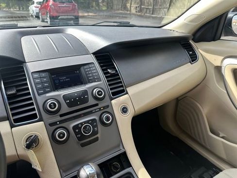 Used 2018 Ford Taurus SE image 26