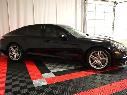 Used 2019 Porsche Panamera w/ Premium Package Plus image 3