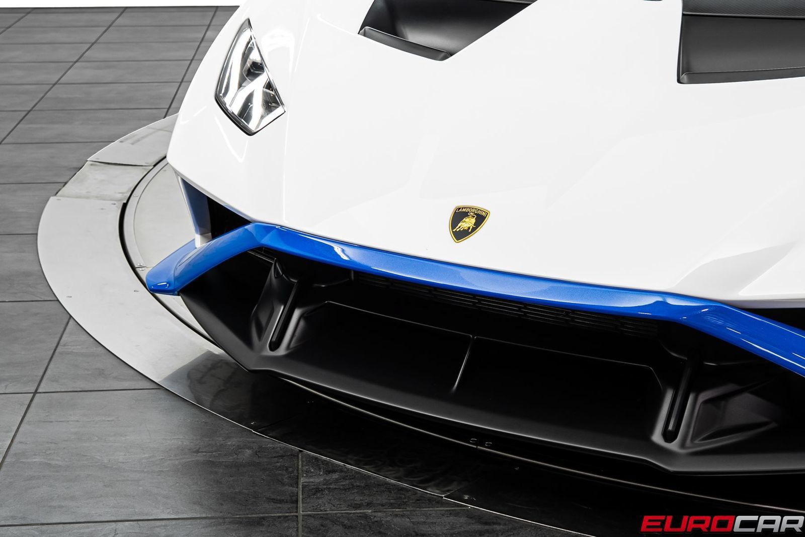 Used 2022 Lamborghini Huracan STO RWD image 11