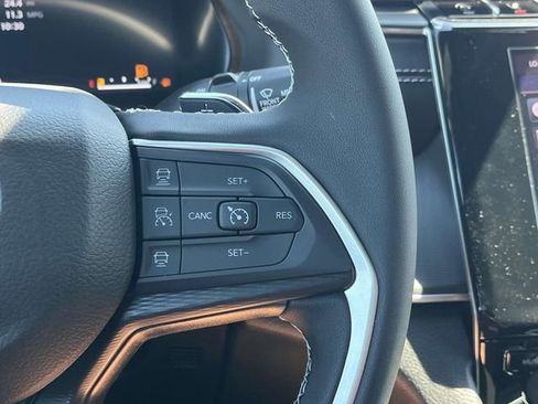 New 2025 Jeep Grand Cherokee L Laredo image 21