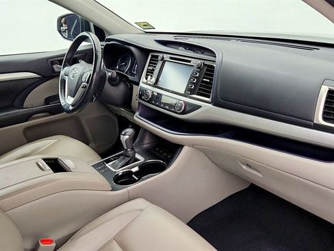 Used 2018 Toyota Highlander XLE AWD/4WD image 22