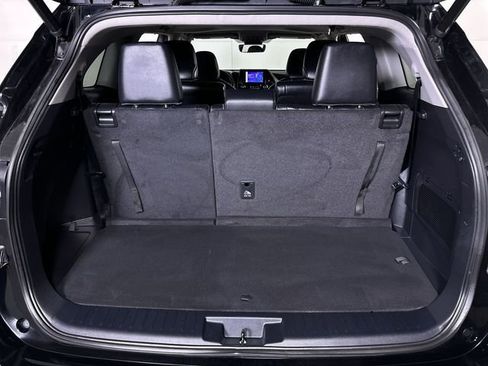 Used 2023 Toyota Highlander XLE image 37