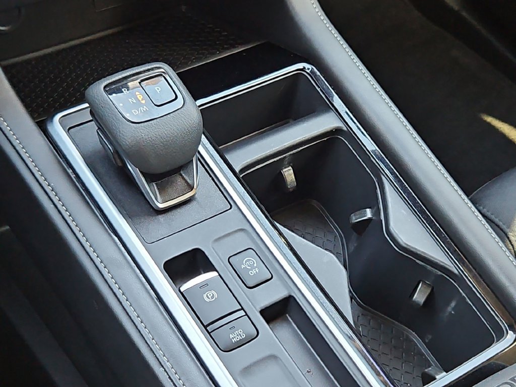 Used 2025 Nissan Pathfinder SV w/ SV Premium Package FWD image 17