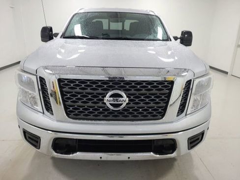 Used 2018 Nissan Titan SV w/ SV Convenience Package AWD/4WD image 6