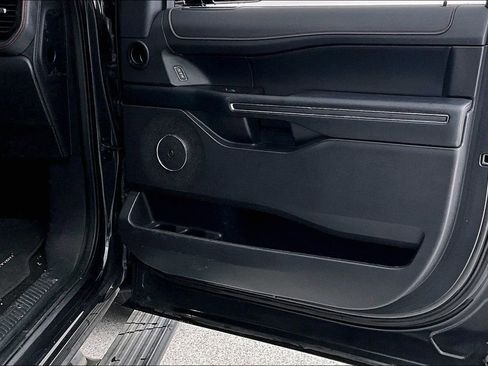 Used 2023 Ford Expedition Limited image 22