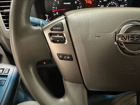 Used 2014 Nissan NV 2500 SV image 27