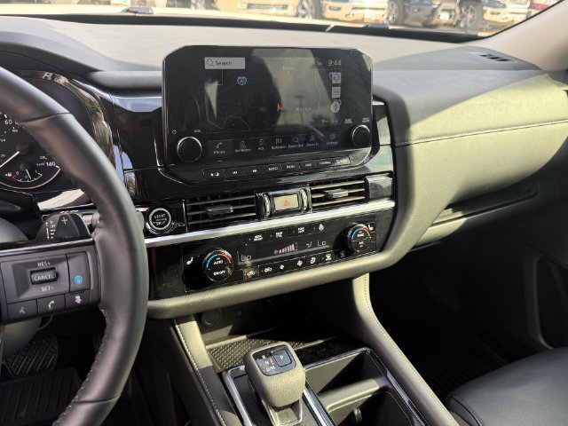 Used 2024 Nissan Pathfinder SL w/ Lighting Package (N92) AWD/4WD image 15