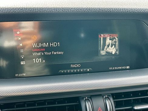 Used 2018 Alfa Romeo Stelvio Ti Sport image 15