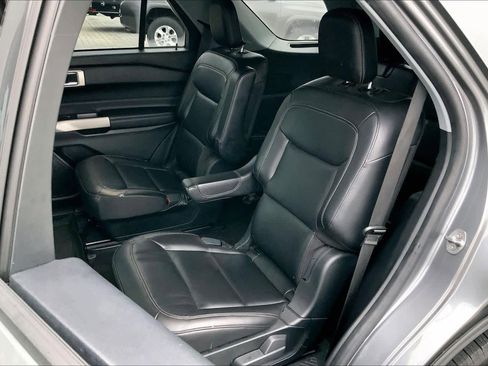 Certified 2022 Ford Explorer XLT w/ Equipment Group 202A image 18