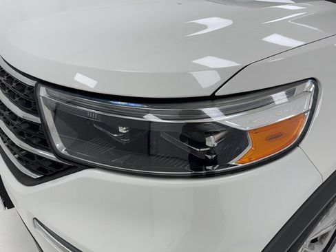 Used 2022 Ford Explorer XLT w/ Equipment Group 202A image 6