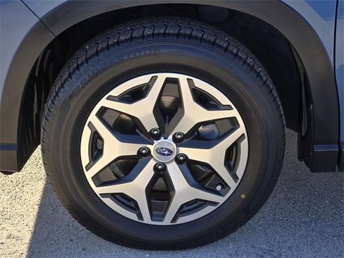 Used 2023 Subaru Forester Premium image 11