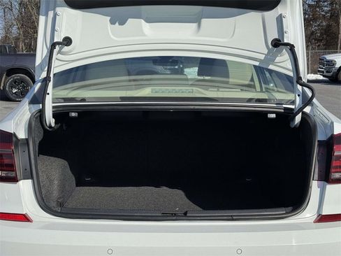 Used 2019 Volkswagen Passat 2.0T SE R-Line image 29