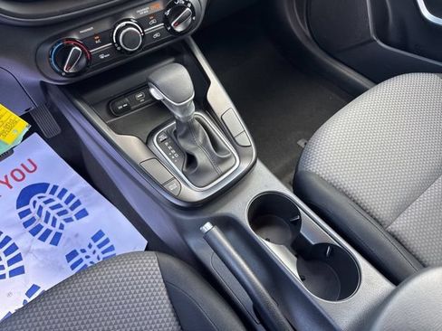 Used 2025 Kia Soul LX w/ LX Technology Package FWD image 19