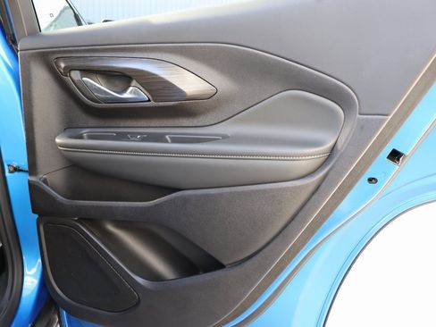 Used 2024 GMC Terrain SLE image 11