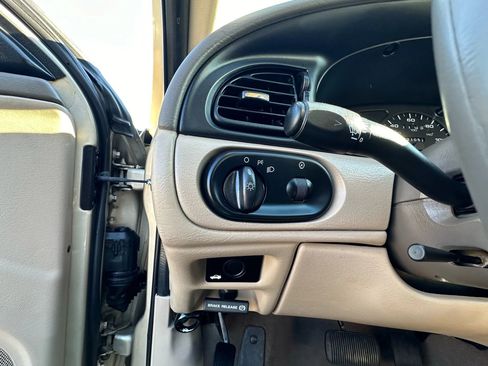 Used 2001 Ford Taurus SE image 19