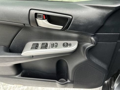 Used 2013 Toyota Camry SE w/ Convenience Pkg FWD image 13