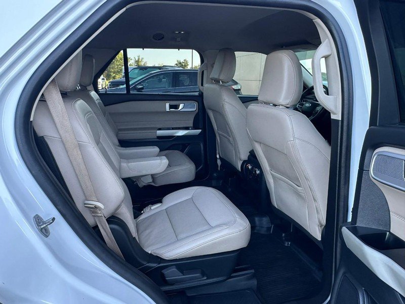 Used 2021 Ford Explorer Limited w/ Equipment Group 301A AWD/4WD image 12