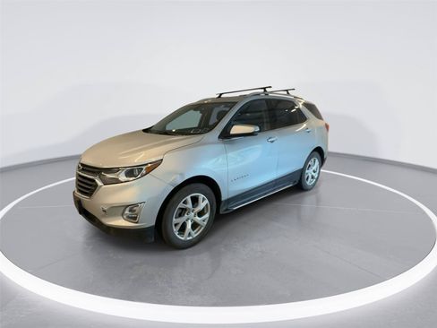 Used 2018 Chevrolet Equinox LT w/ LPO, Hit The Road Package AWD/4WD image 3