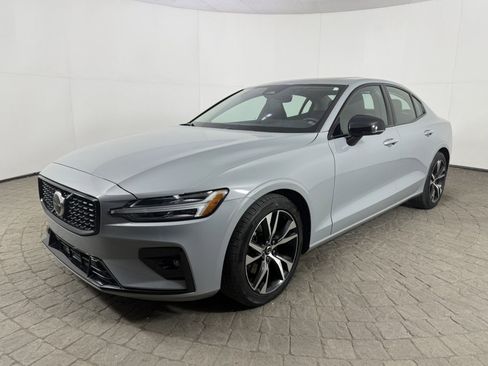 Used 2024 Volvo S60 B5 Core image 3