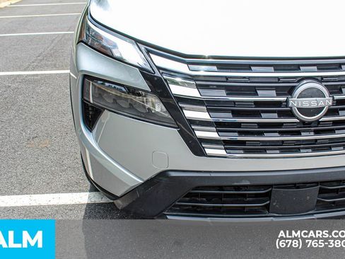 Used 2024 Nissan Rogue S FWD image 12