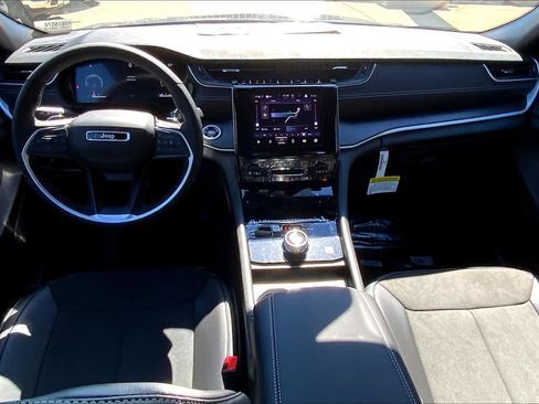 Used 2024 Jeep Grand Cherokee L Altitude image 5