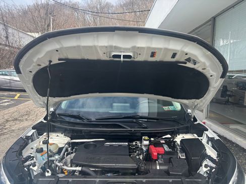 Used 2025 Nissan Rogue SV image 34