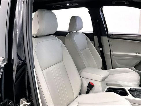 Used 2024 Volkswagen Tiguan SE R-Line image 7