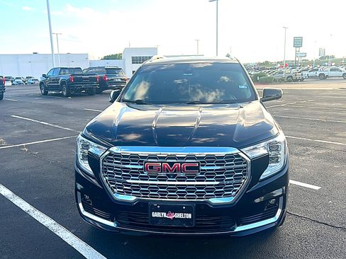 Used 2022 GMC Terrain Denali w/ Denali Premium Package AWD/4WD image 2