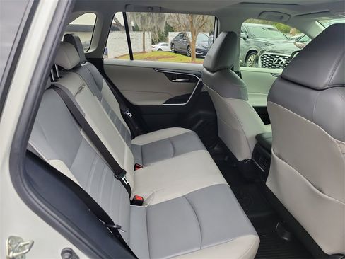 Used 2022 Toyota RAV4 XLE Premium image 42