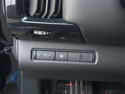 Certified 2023 Nissan Pathfinder SV w/ Black Appearance Package image 21