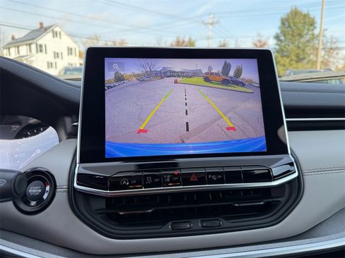 Certified 2024 Jeep Compass Limited image 24