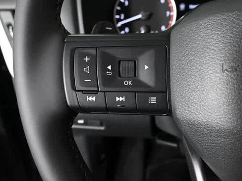 Used 2025 Nissan Rogue SV FWD image 21