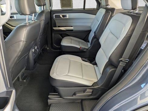 Used 2021 Ford Explorer XLT w/ Equipment Group 202A RWD image 16