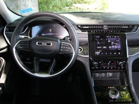 Used 2023 Jeep Grand Cherokee L Laredo w/ Luxury Tech Group I image 21