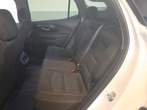 Used 2024 GMC Terrain SLE w/ Driver Convenience Package AWD/4WD image 13