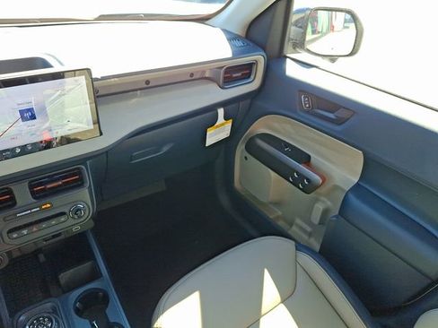 New 2025 Ford Maverick Lariat image 11