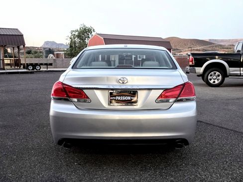 Used 2011 Toyota Avalon Limited FWD image 4