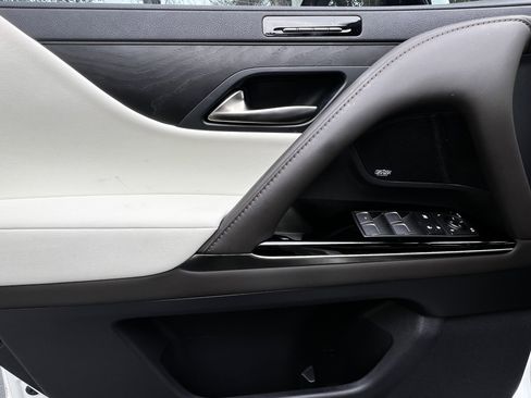 Used 2022 Lexus LX 600 4WD w/ Accessory Package (Z1) image 13