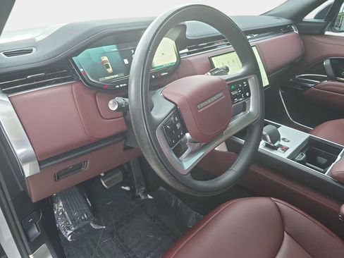 Used 2025 Land Rover Range Rover SE image 16