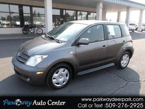 Used 2005 Scion xA FWD image 1