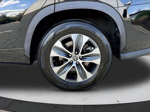 Used 2022 Toyota Highlander XLE image 35