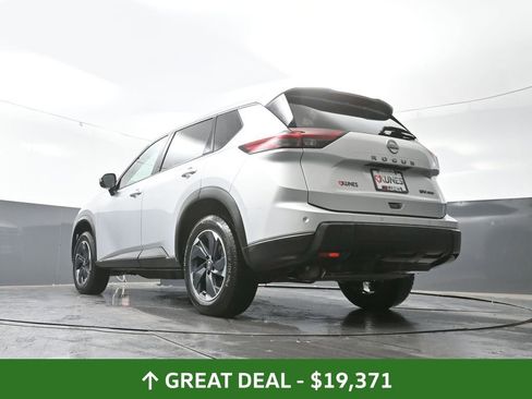 Used 2024 Nissan Rogue SV image 57