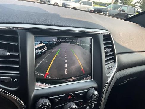 Used 2017 Jeep Grand Cherokee Altitude AWD/4WD image 22
